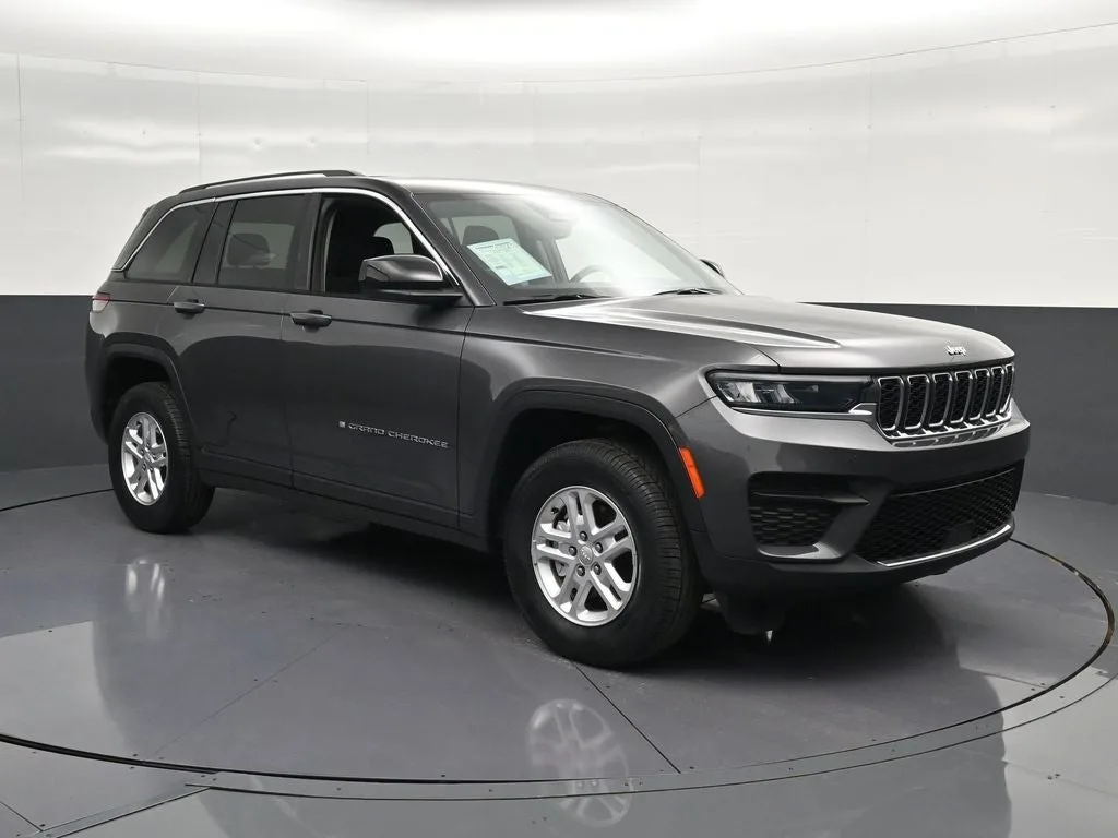 2023 Jeep Grand Cherokee Laredo photo 5