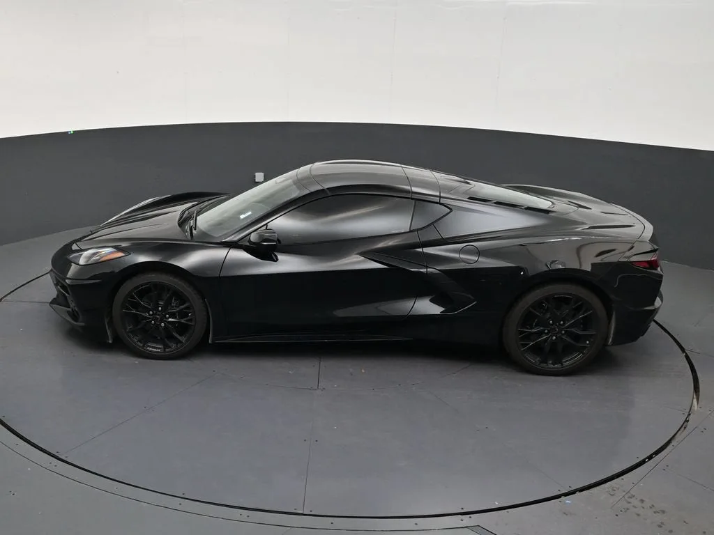 2025 Chevrolet Corvette Stingray 2LT photo 12