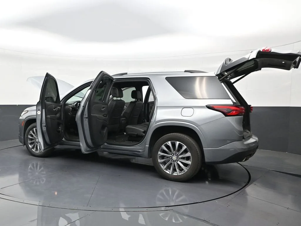 2023 Chevrolet Traverse Premier photo 31
