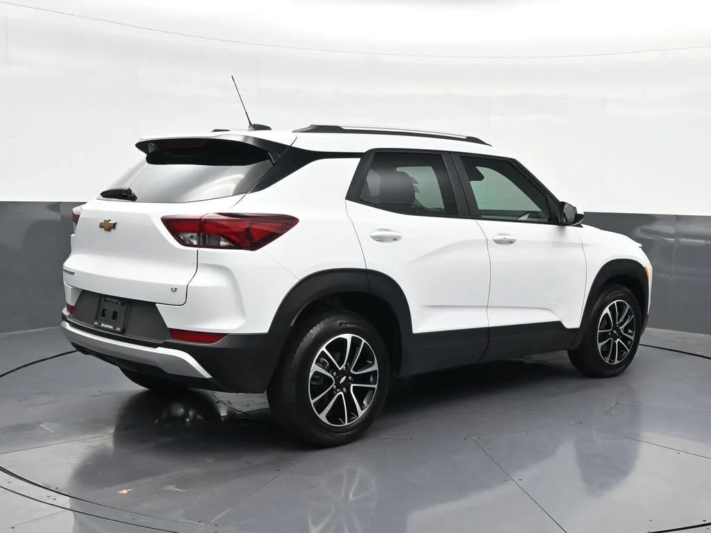 2025 Chevrolet Trailblazer LT photo 5