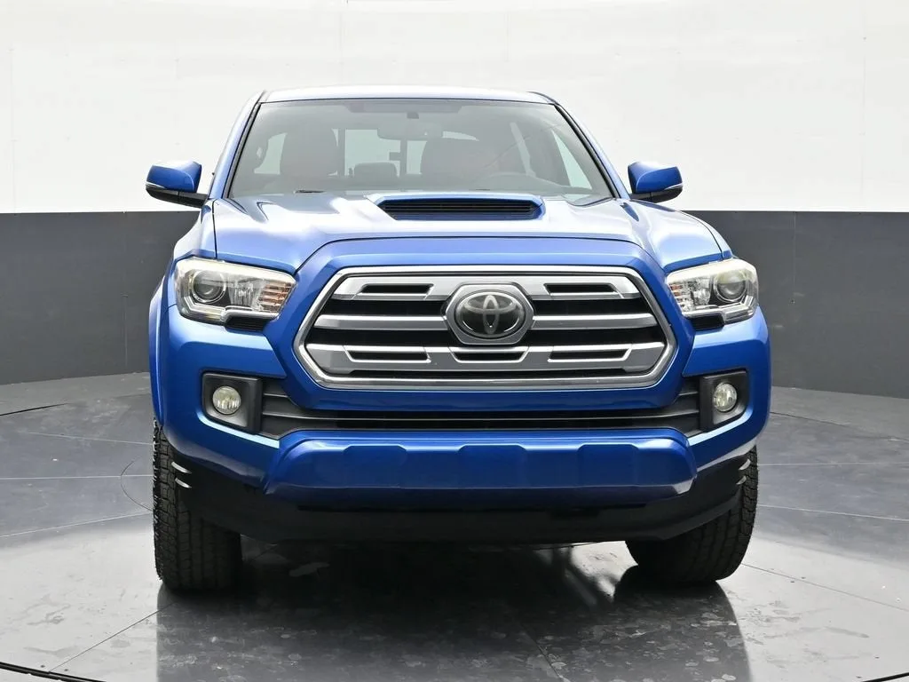 2016 Toyota Tacoma TRD Sport photo 8