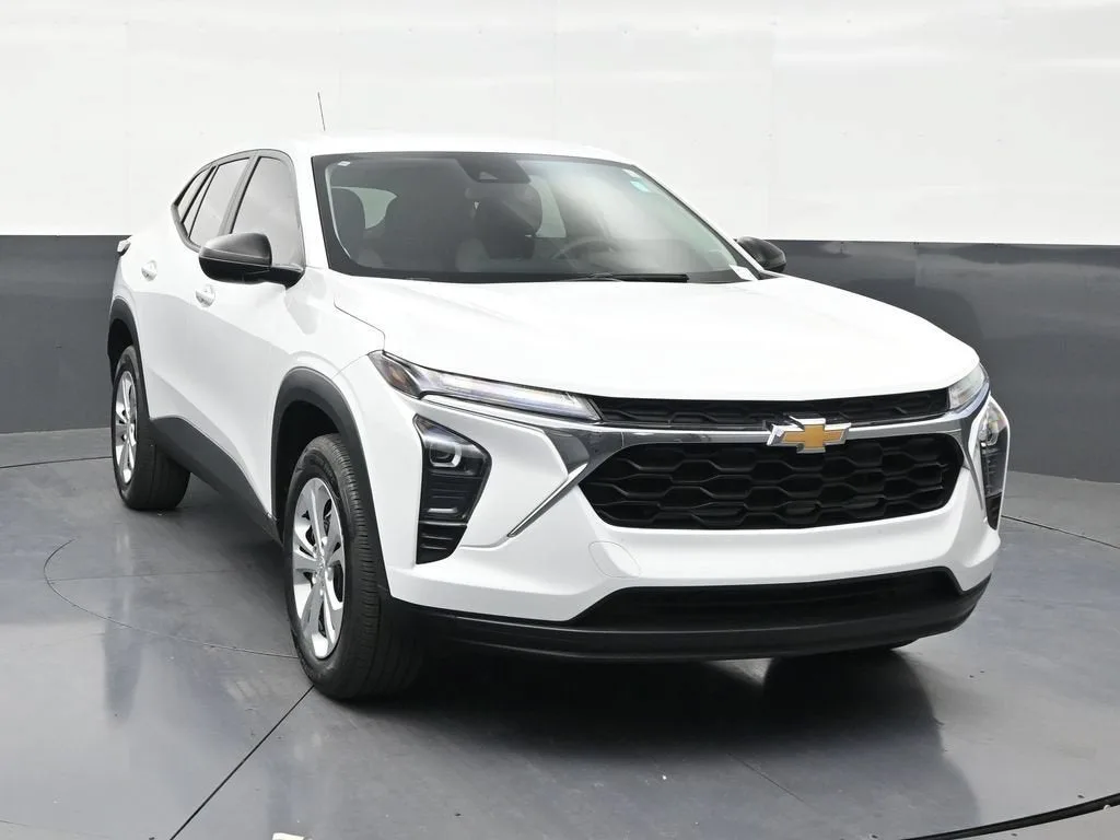 2024 Chevrolet Trax LS photo 7
