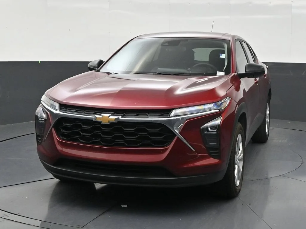 2025 Chevrolet Trax LS photo 8