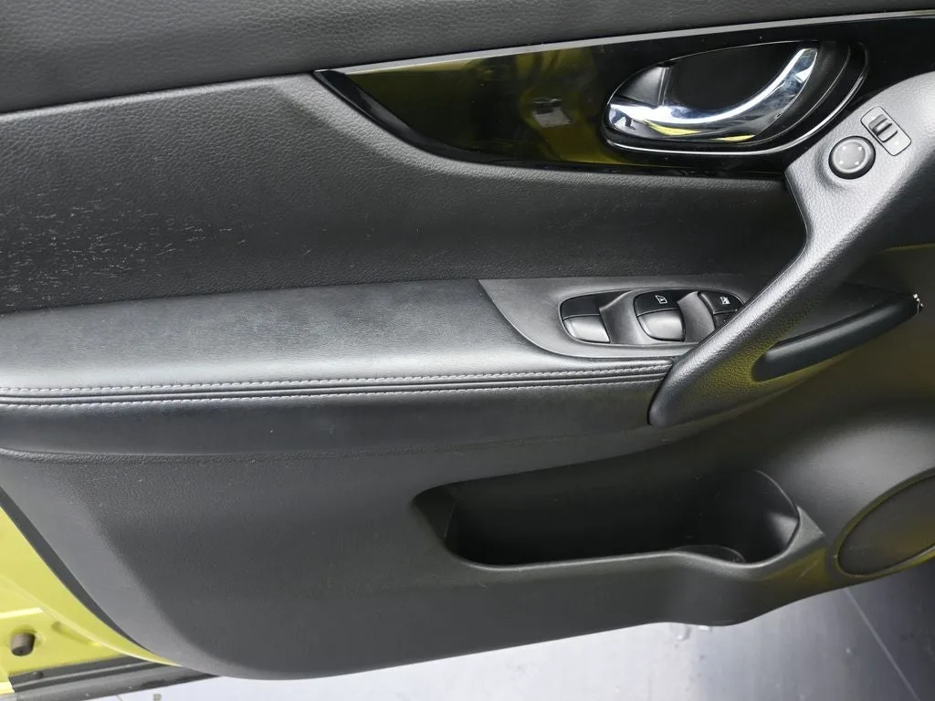2021 Nissan Rogue Sport SV photo 11