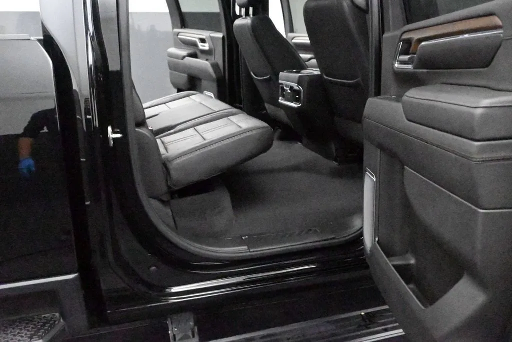 2024 Chevrolet Silverado 2500 HD High Country photo 12