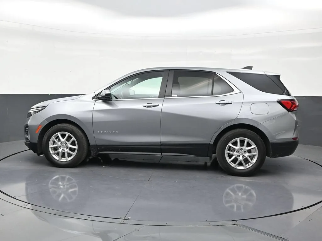 2024 Chevrolet Equinox LT photo 2