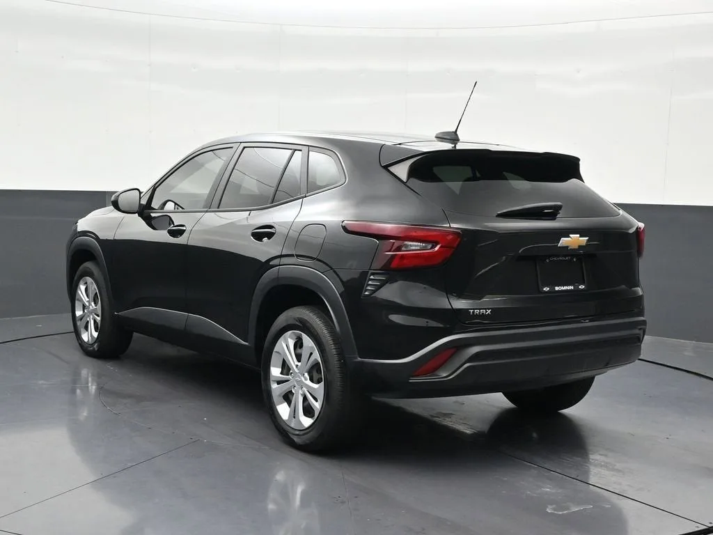 2024 Chevrolet Trax LS photo 3