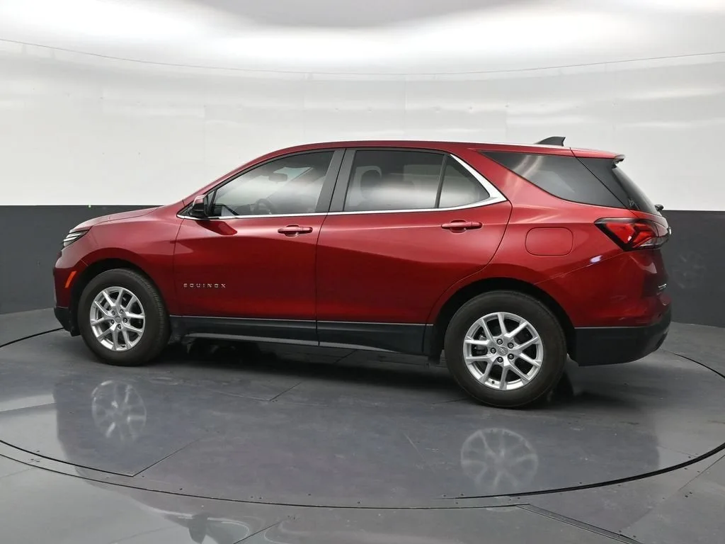 2024 Chevrolet Equinox LT photo 2