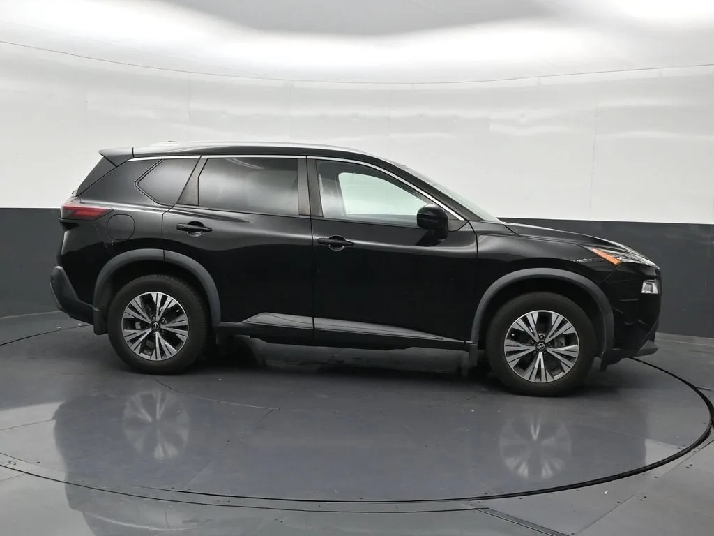 2022 Nissan Rogue SV photo 7