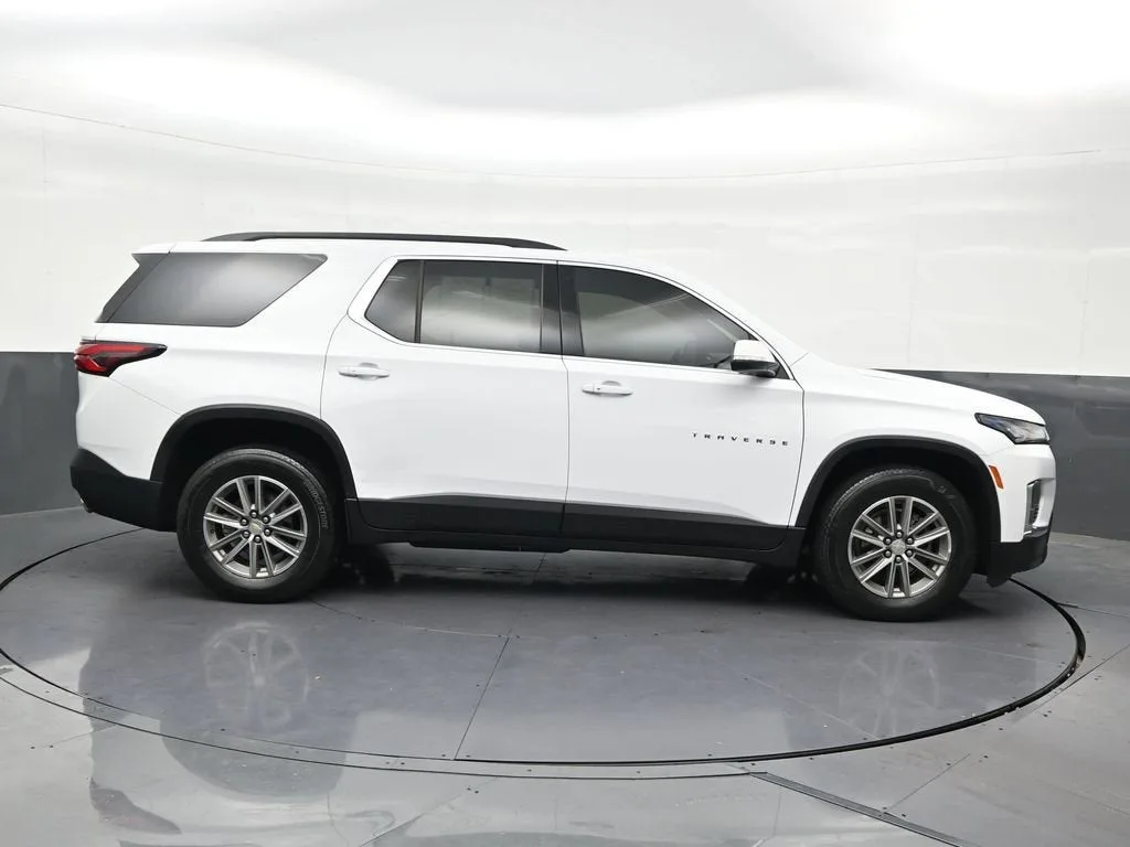 2023 Chevrolet Traverse LT Leather photo 7