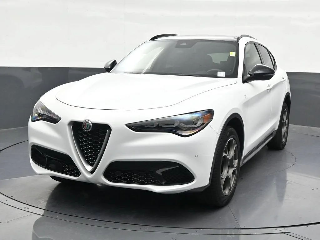 2024 Alfa Romeo Stelvio Ti AWD photo 9