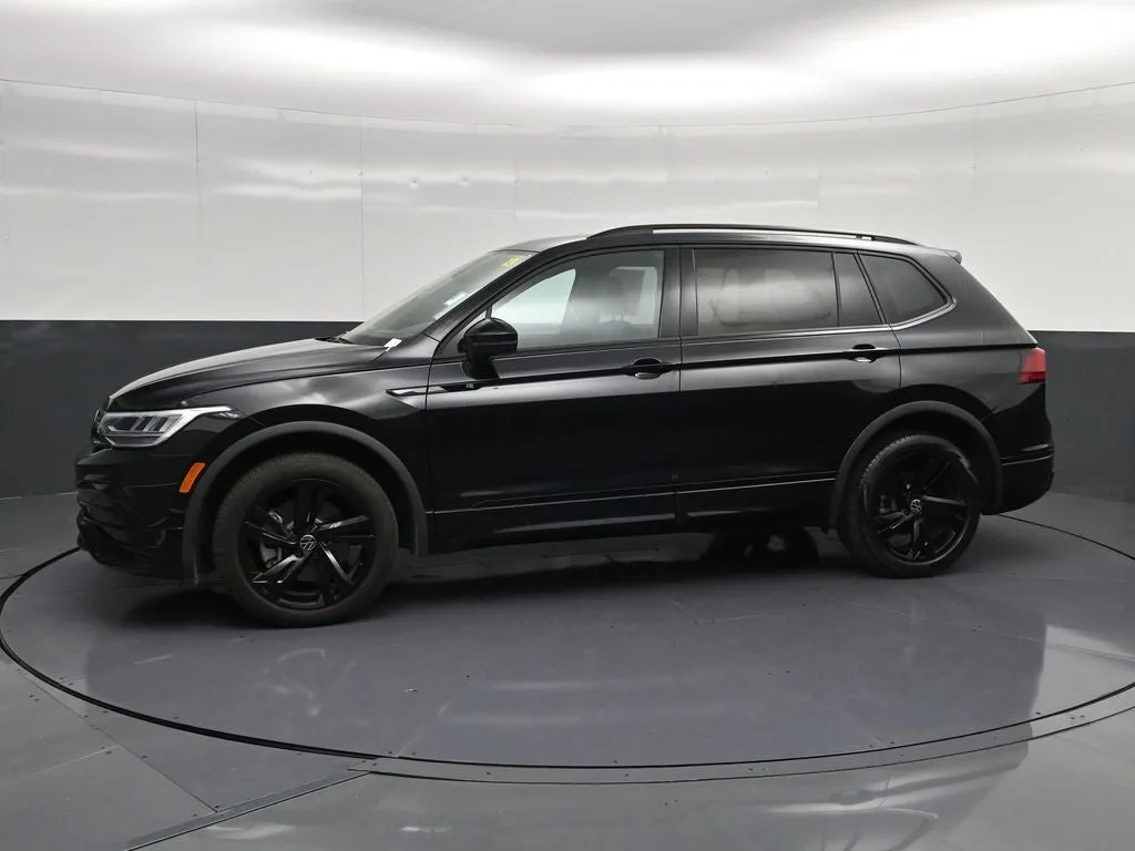 2023 Volkswagen Tiguan 2.0T SE R-Line Black photo 7