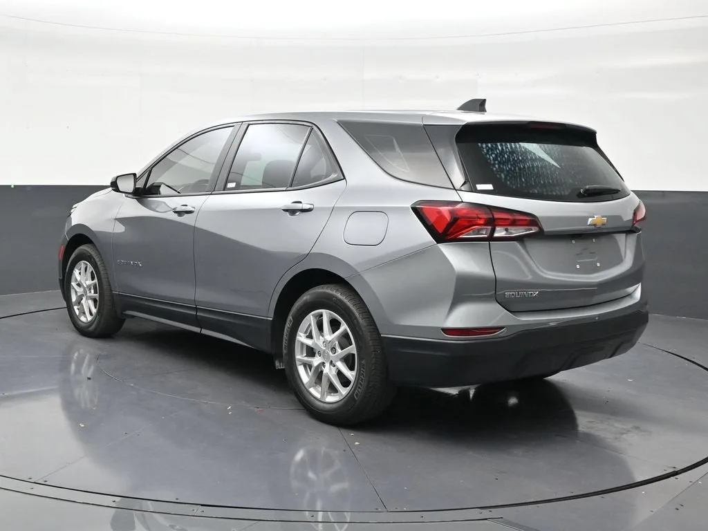 2024 Chevrolet Equinox LS photo 3