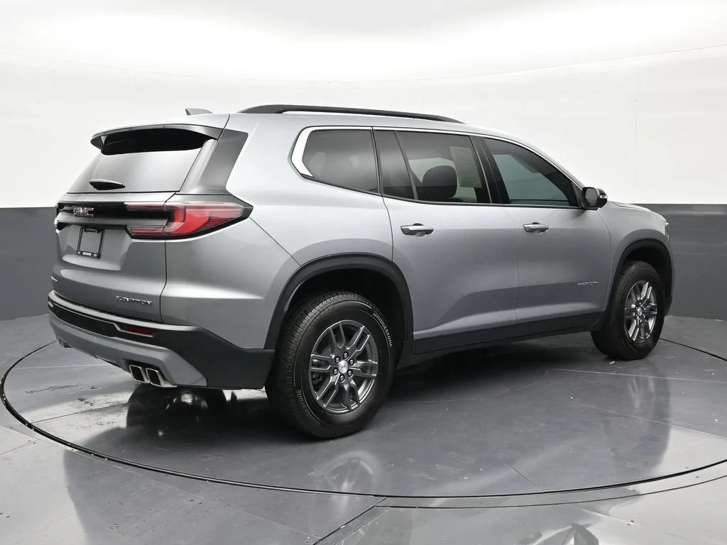 2026 GMC Acadia Elevation photo 5