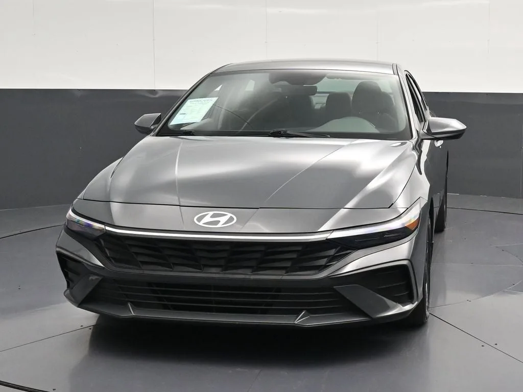 2024 Hyundai Elantra SEL photo 6