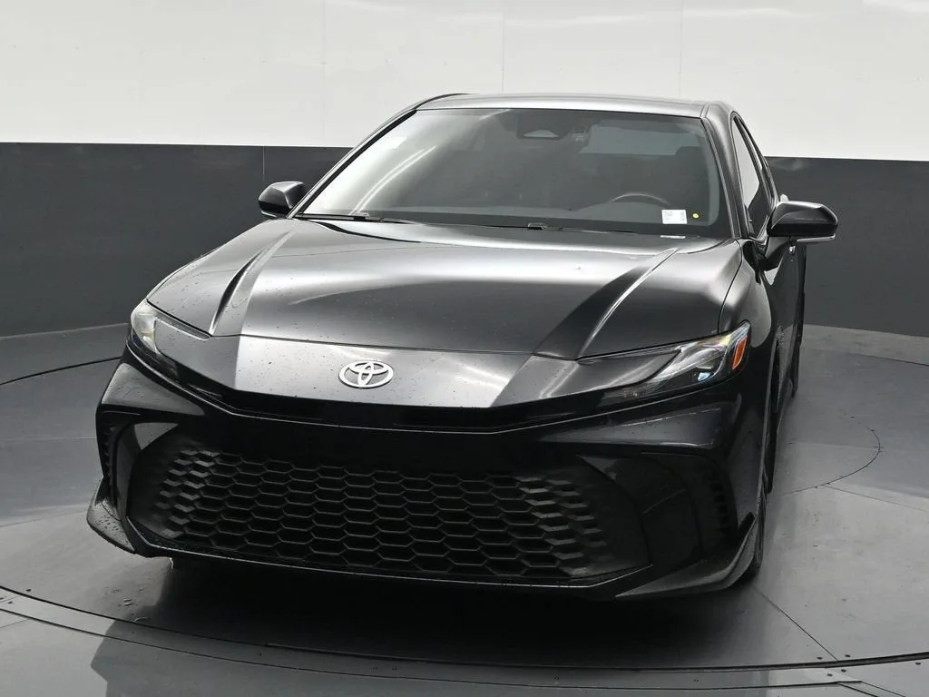 2025 Toyota Camry SE photo 9