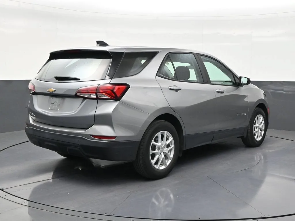 2023 Chevrolet Equinox LS photo 5