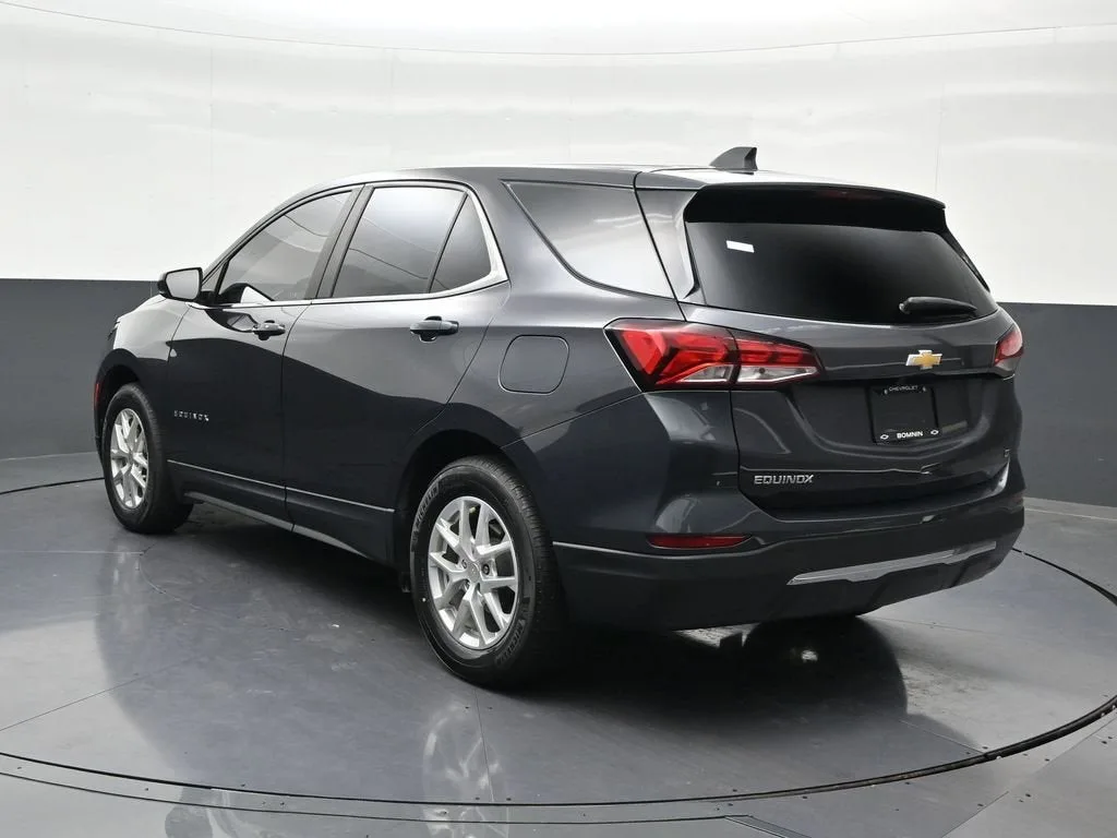 2023 Chevrolet Equinox LT photo 3