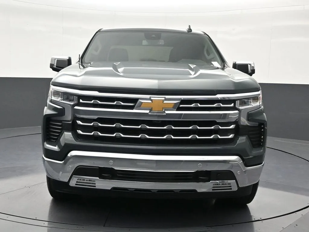 2025 Chevrolet Silverado 1500 LTZ photo 9