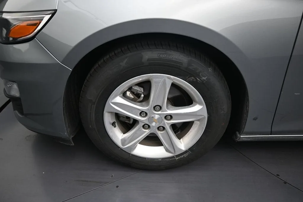 2023 Chevrolet Malibu LS photo 9