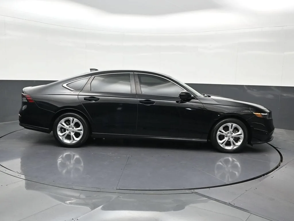 2023 Honda Accord LX photo 6