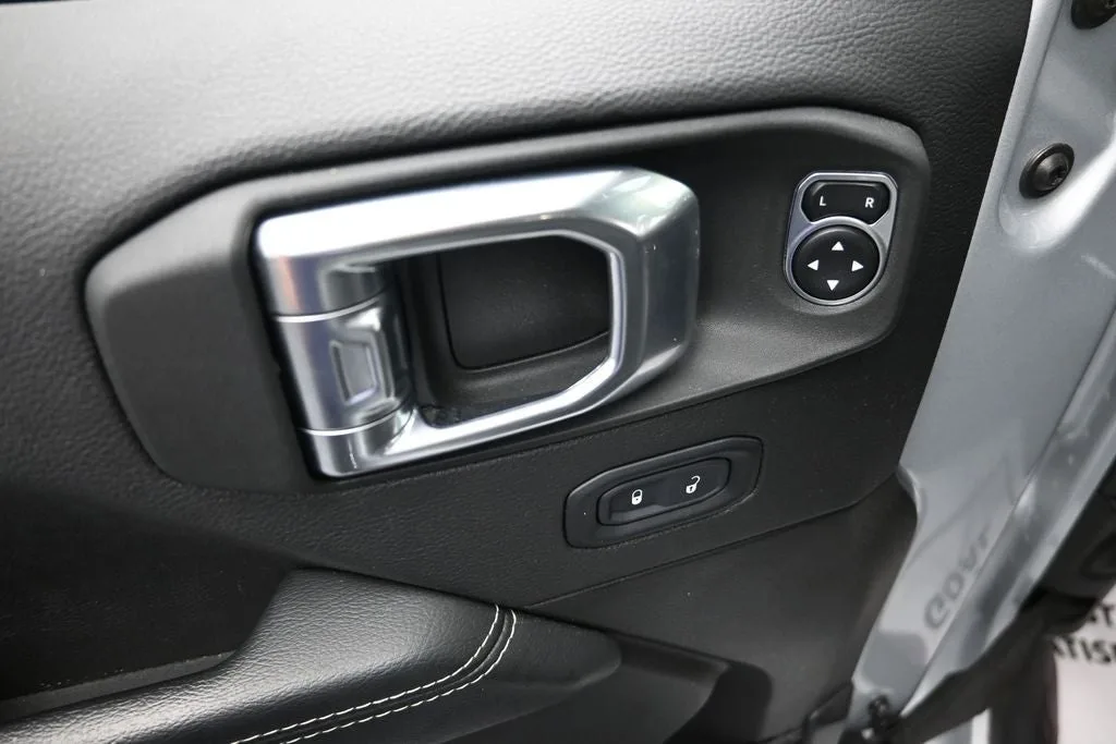 2022 Jeep Wrangler Unlimited Sahara photo 10