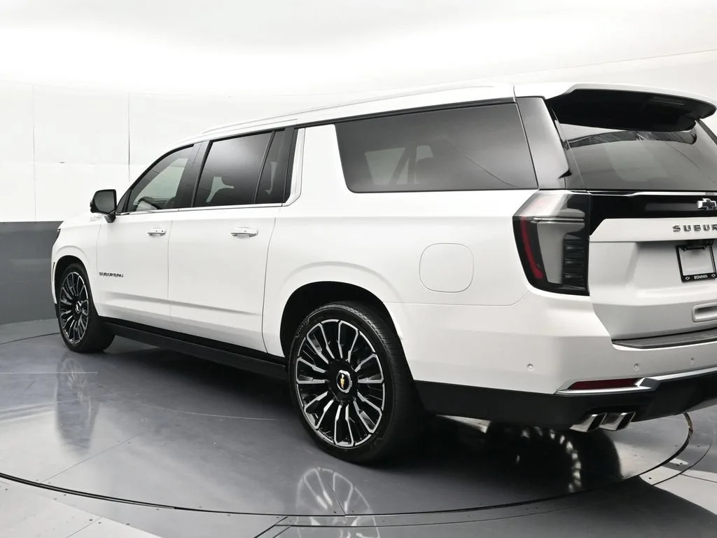 2025 Chevrolet Suburban High Country photo 3