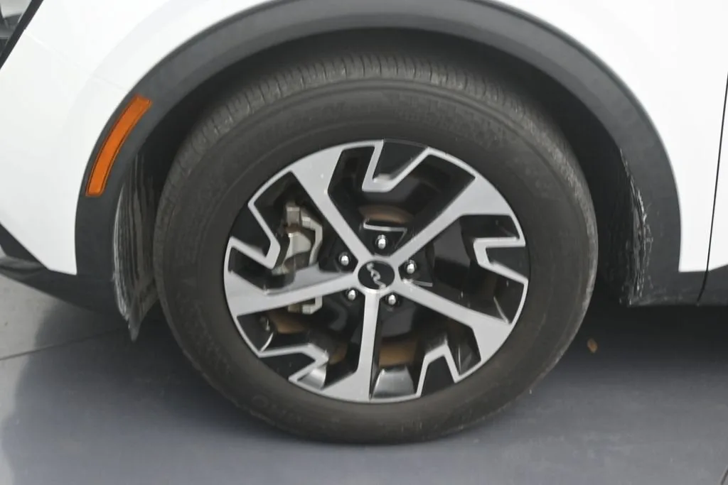 2023 Kia Sportage EX photo 9