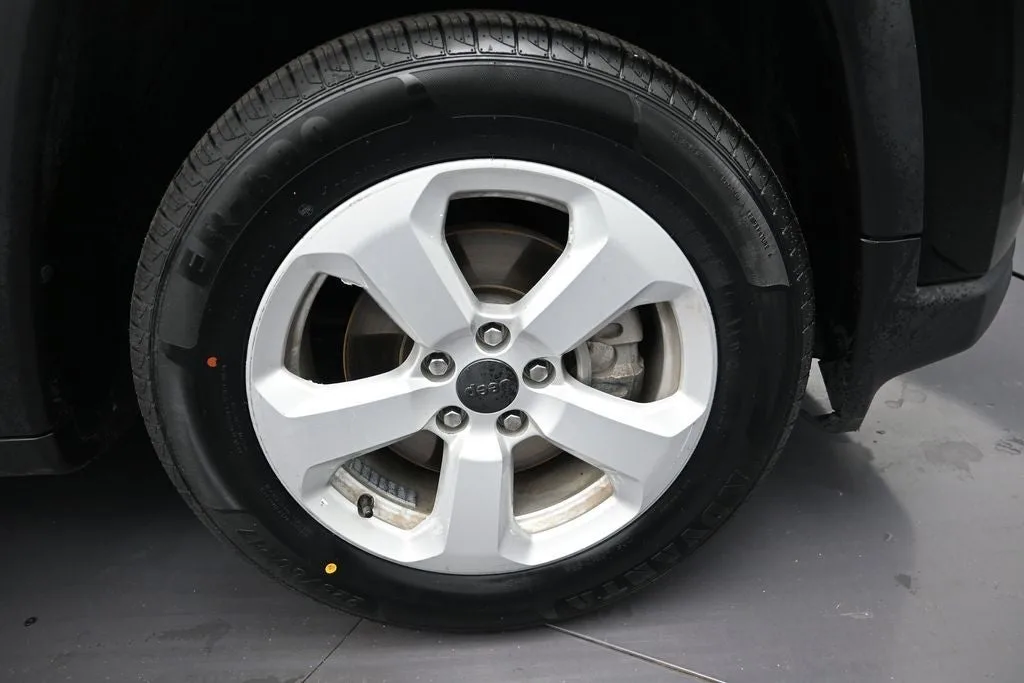 2021 Jeep Compass Latitude photo 9