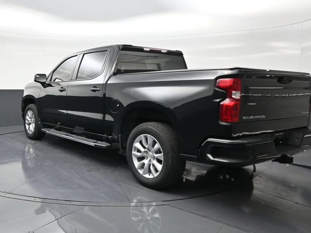 2022 Chevrolet Silverado 1500 LTD Custom photo 3