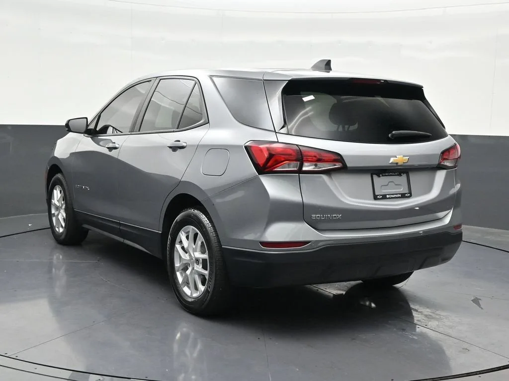 2024 Chevrolet Equinox LS photo 3