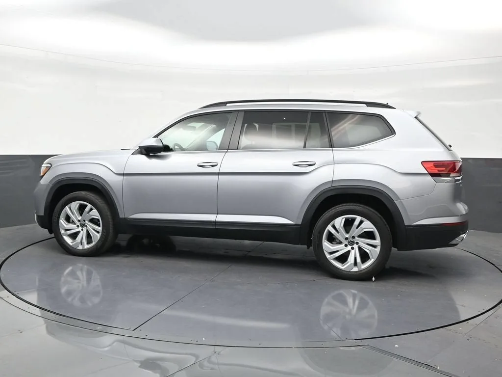 2022 Volkswagen Atlas 2.0T SE w/Technology photo 2