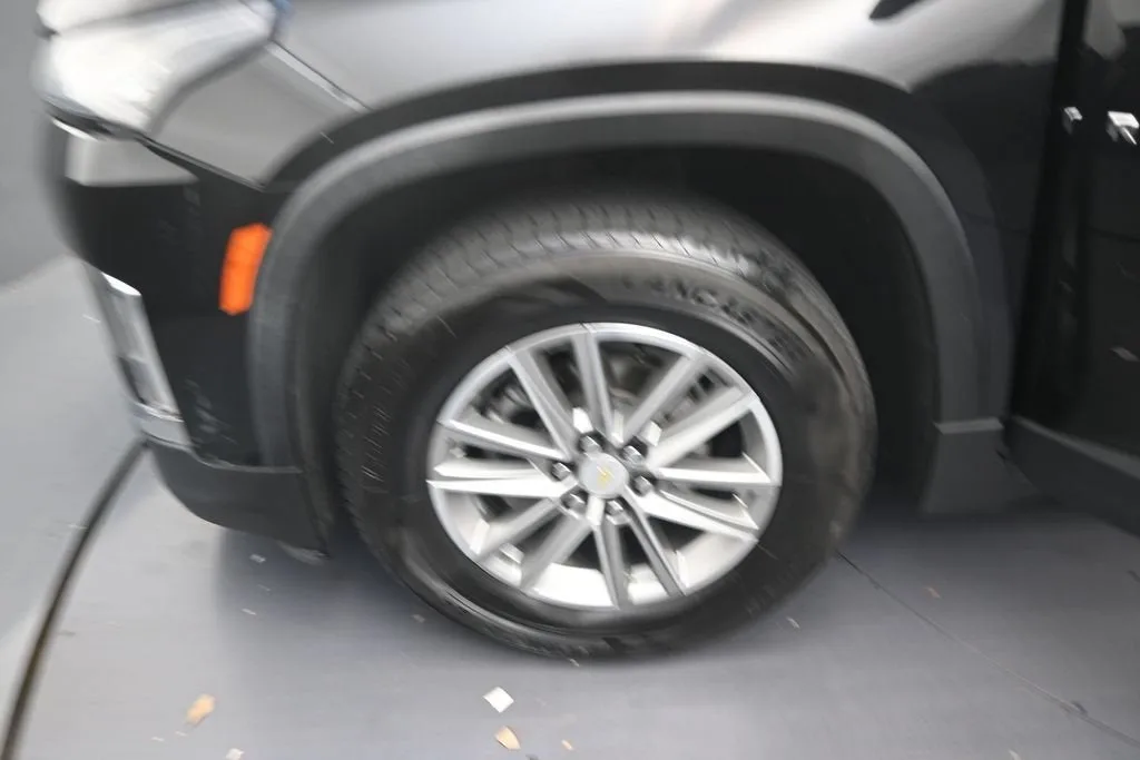 2023 Chevrolet Traverse LT Cloth photo 11