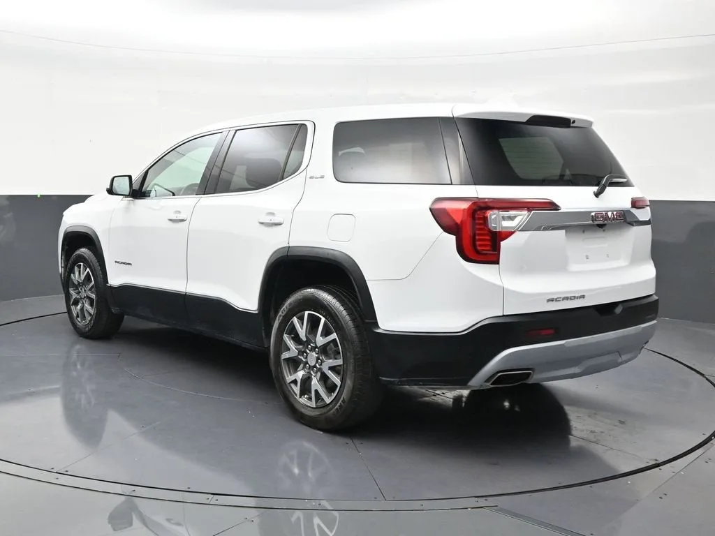 2023 GMC Acadia SLE photo 3