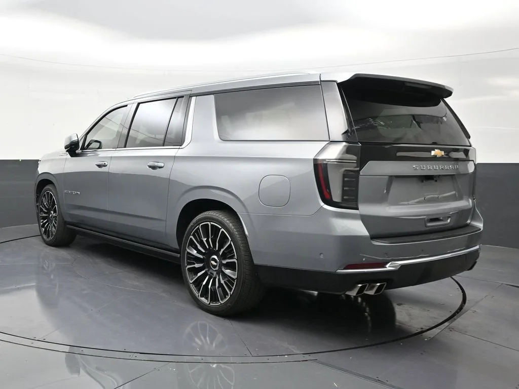 2025 Chevrolet Suburban High Country photo 3