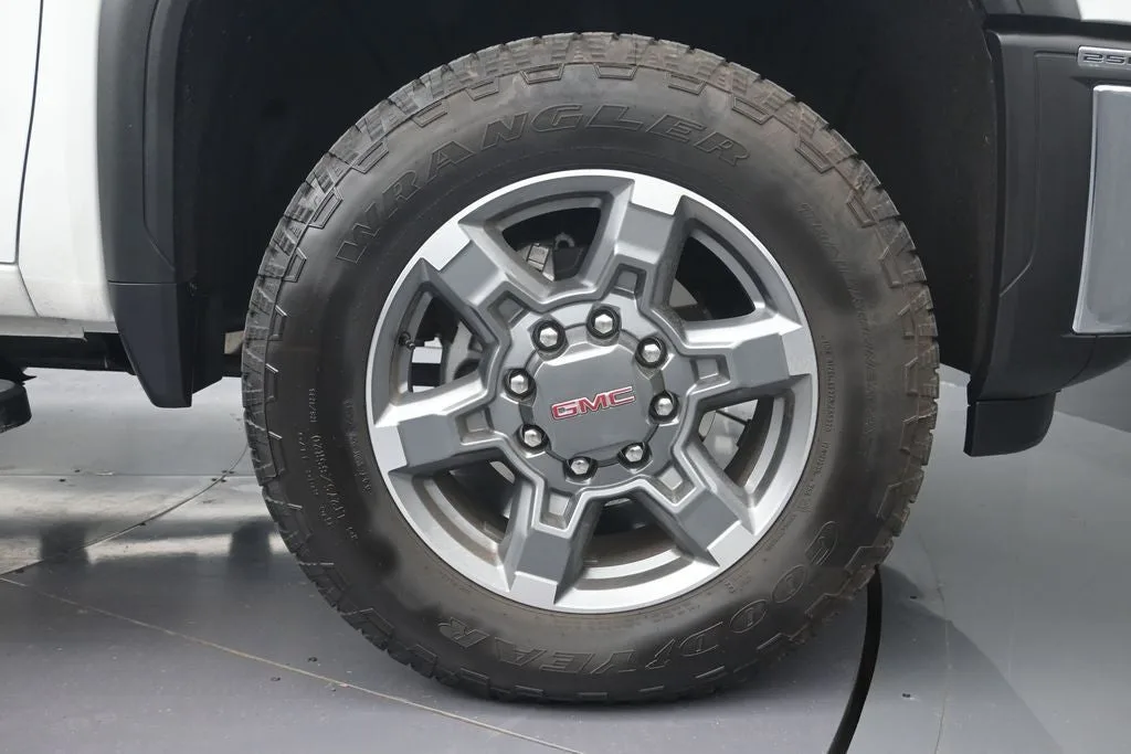 2025 GMC Sierra 2500HD SLT photo 9