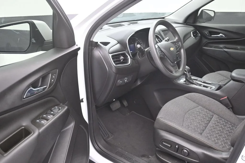 2023 Chevrolet Equinox LT photo 10