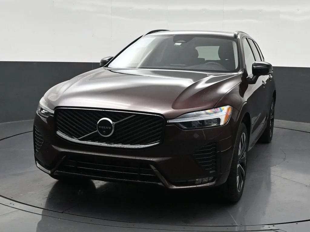 2026 Volvo XC60 Plus photo 9
