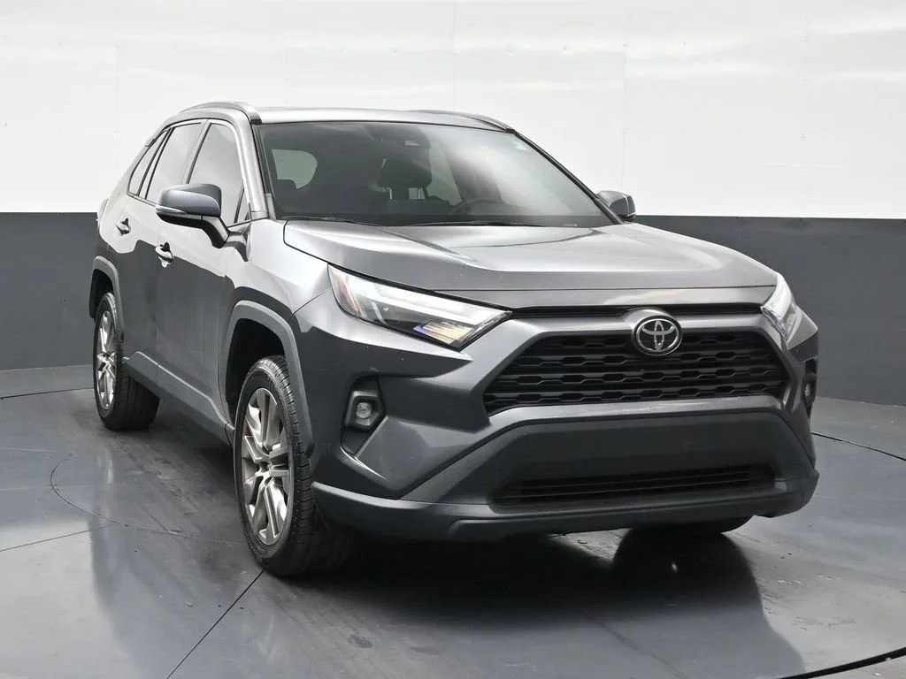 2022 Toyota RAV4 XLE Premium photo 7