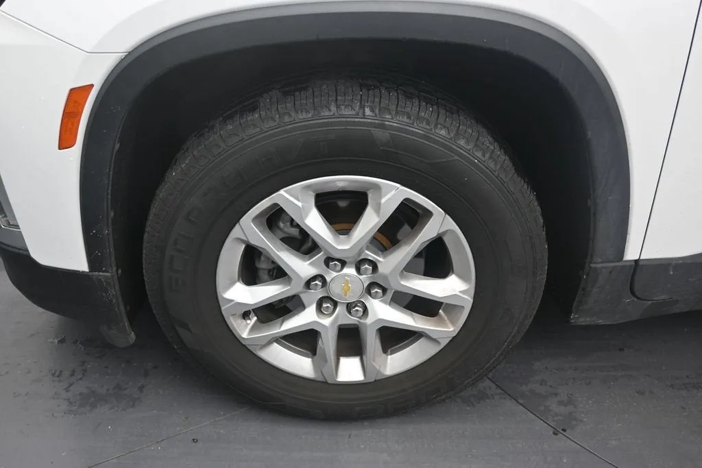 2023 Chevrolet Traverse LS photo 9
