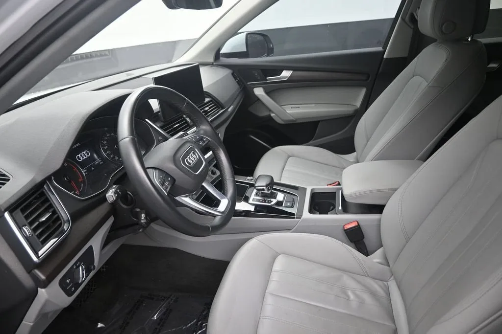 2022 Audi Q5 Premium 40 TFSI quattro S tronic photo 11
