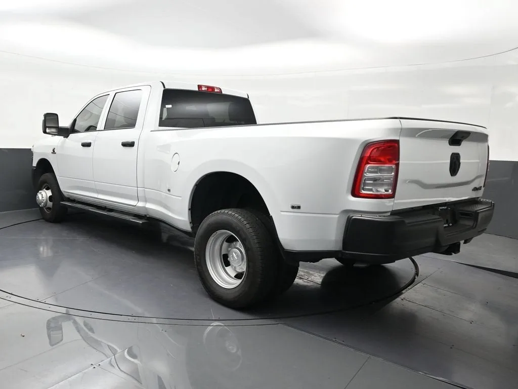 2024 RAM 3500 Tradesman Crew Cab 4x4 8' Box photo 3