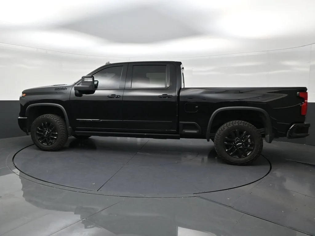 2025 Chevrolet Silverado 2500 HD High Country photo 2