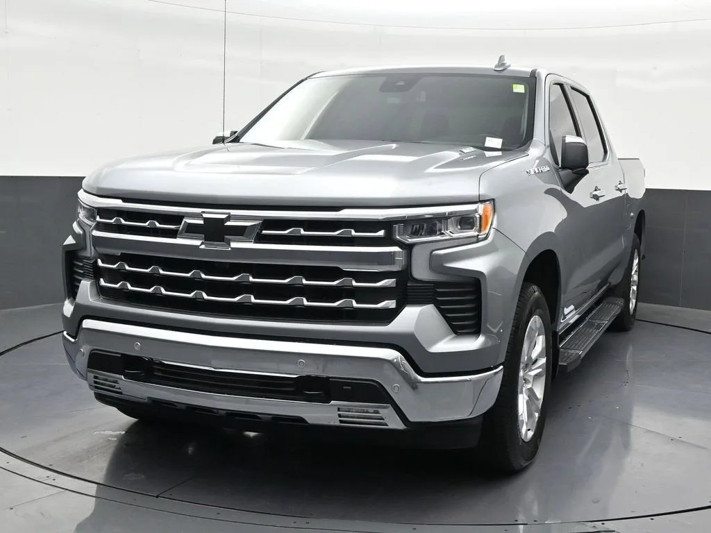 2025 Chevrolet Silverado 1500 LTZ photo 9