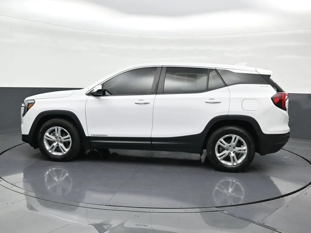 2024 GMC Terrain SLE photo 4