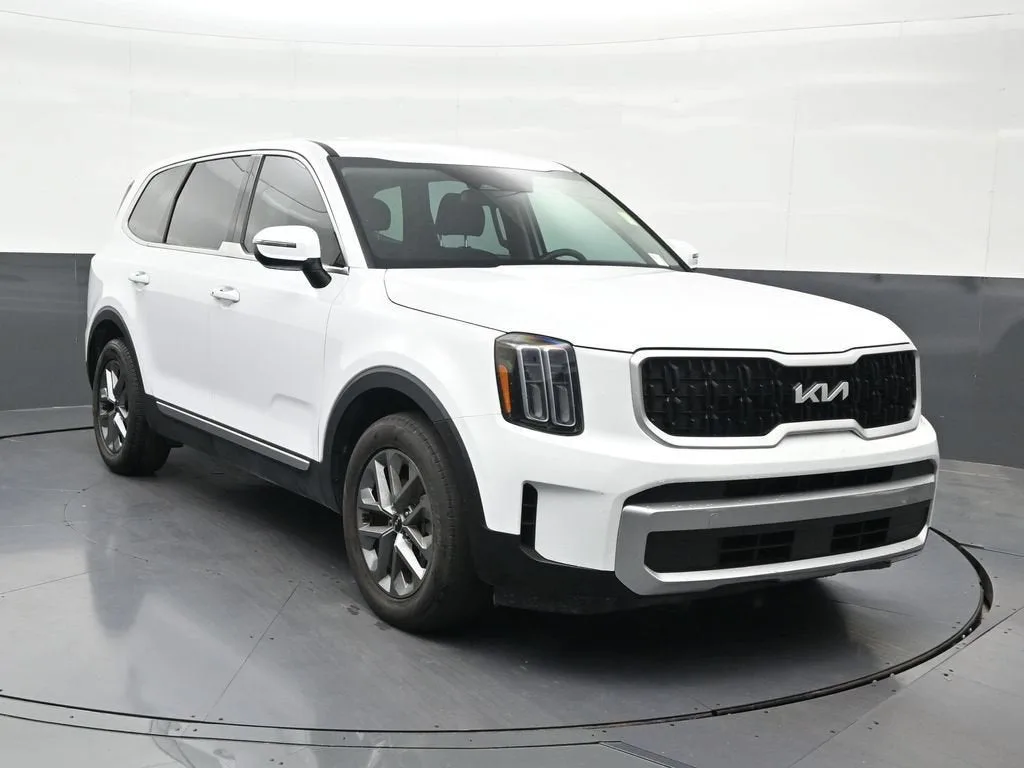 2024 Kia Telluride LX photo 8