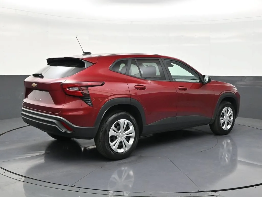 2025 Chevrolet Trax LS photo 5