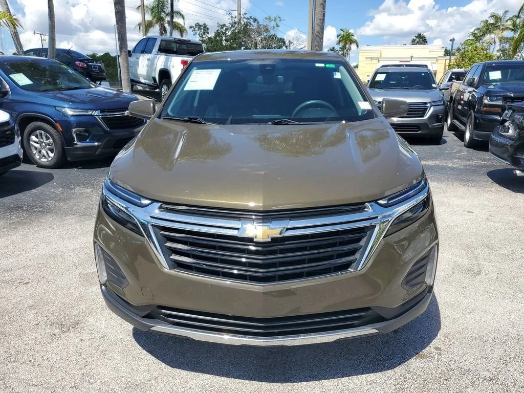 2023 Chevrolet Equinox LT photo 2