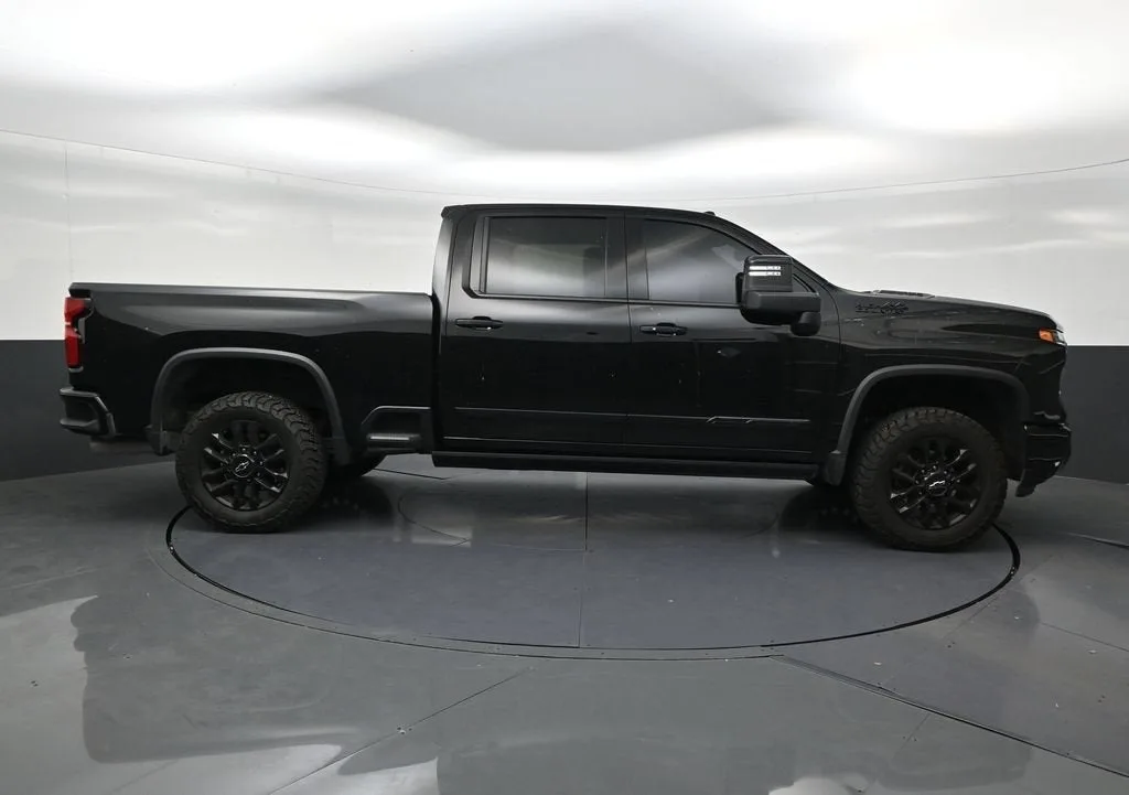 2025 Chevrolet Silverado 2500 HD High Country photo 6