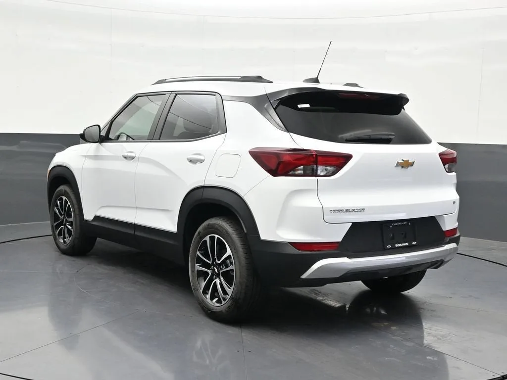 2026 Chevrolet Trailblazer LT photo 3